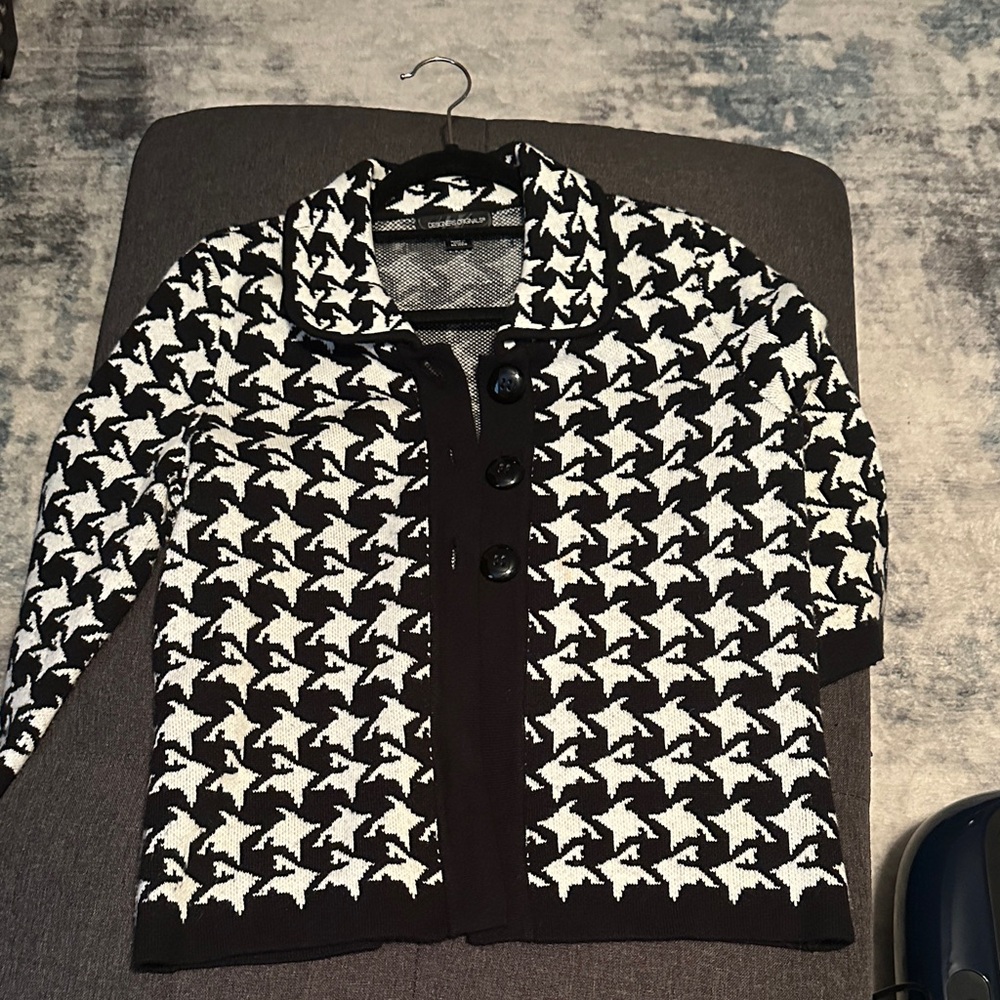 Houndstooth pattern - Designers Originals Black and White Knit Sweater